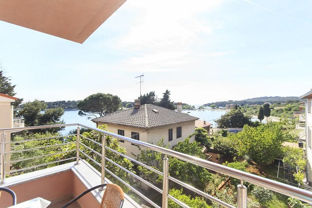 Apartments Lara プーラ