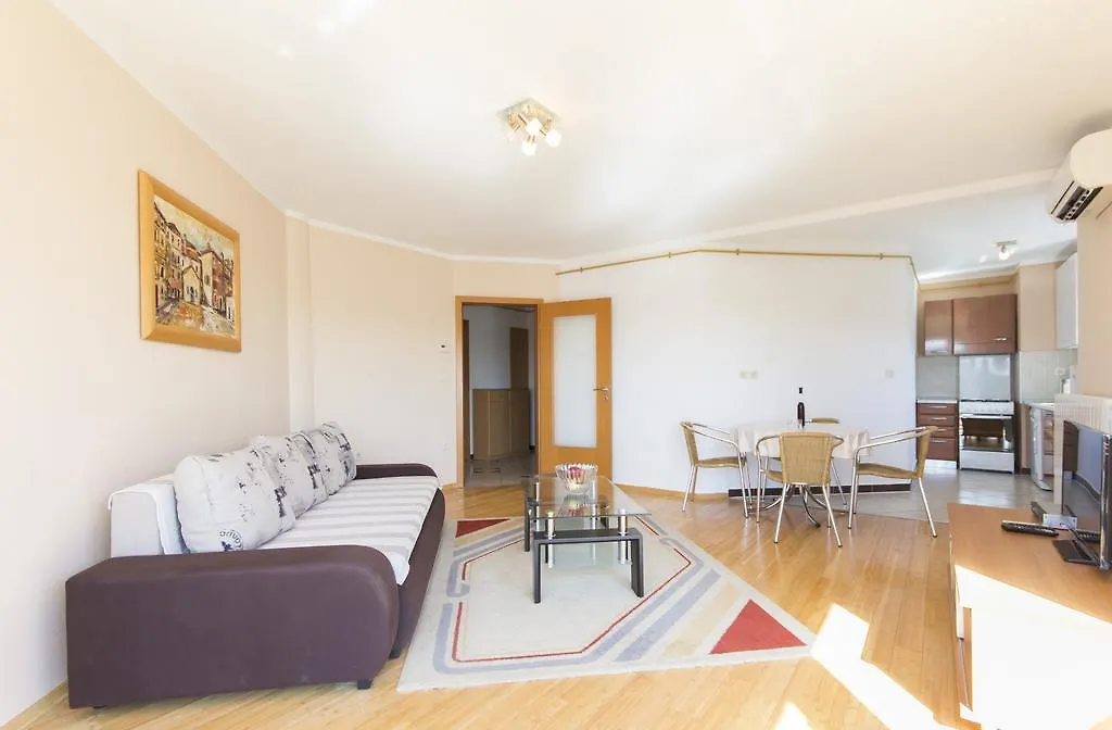 Apartments Lara Пула