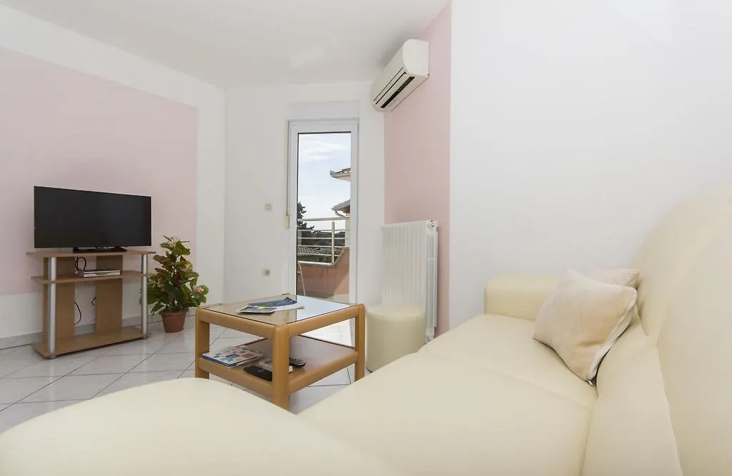 Apartments Lara Пула