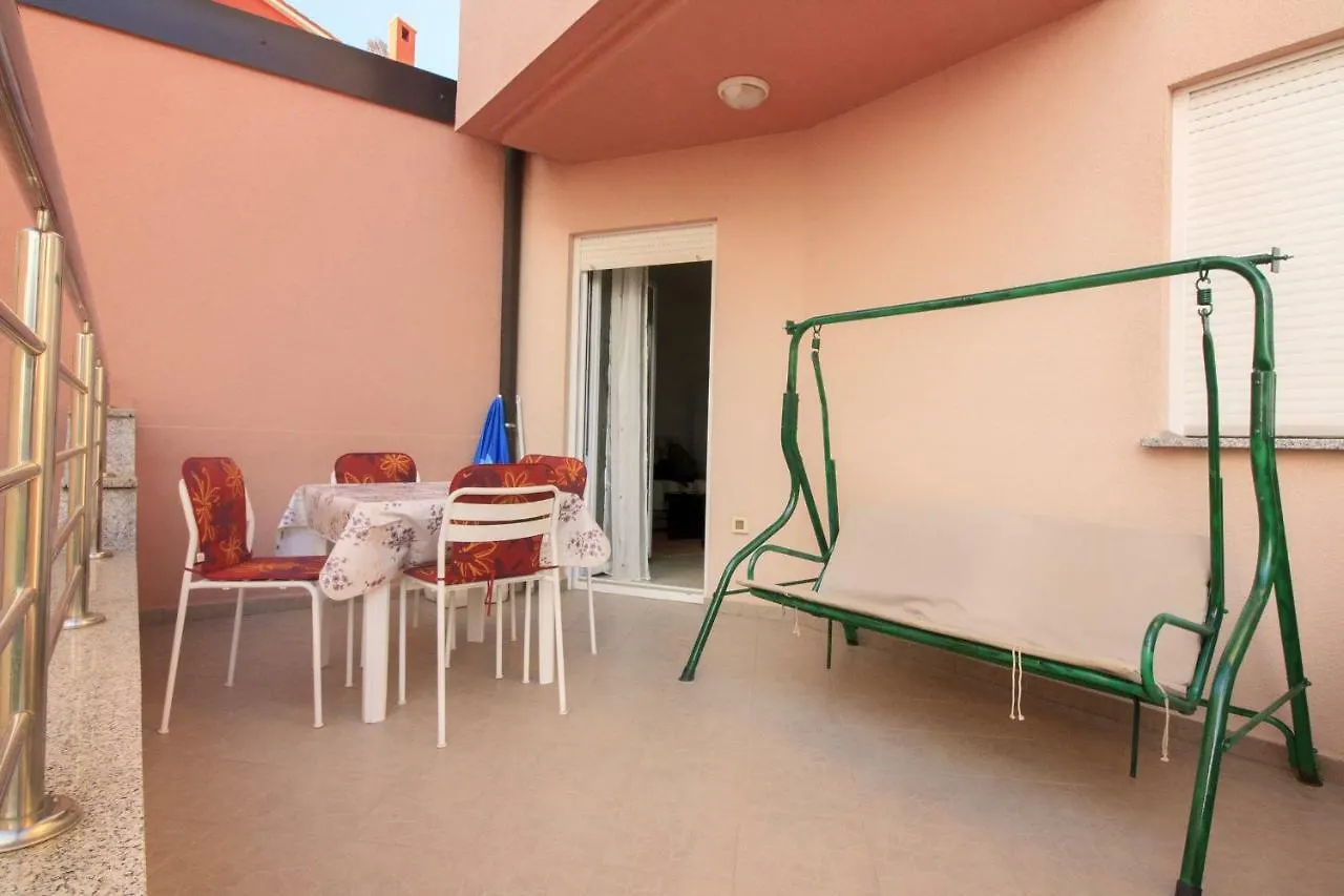 Apartments Lara プーラ